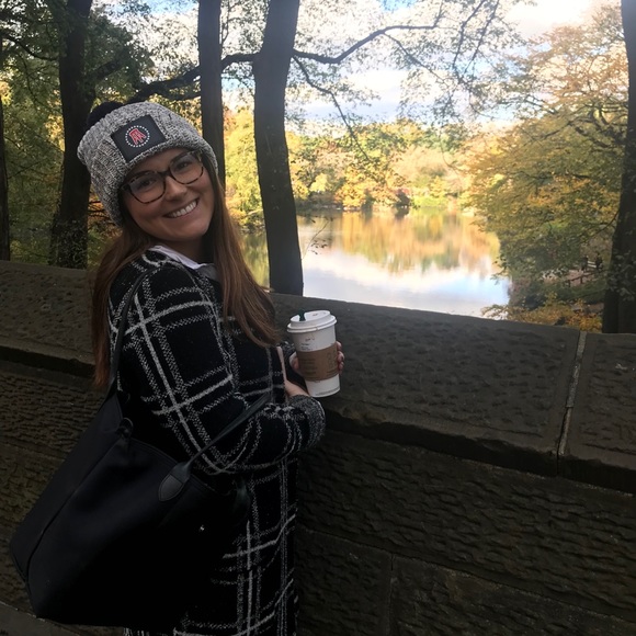 *MEET YOUR POSHER* Hey, I’m Julia! 🙂 - Picture 13 of 14